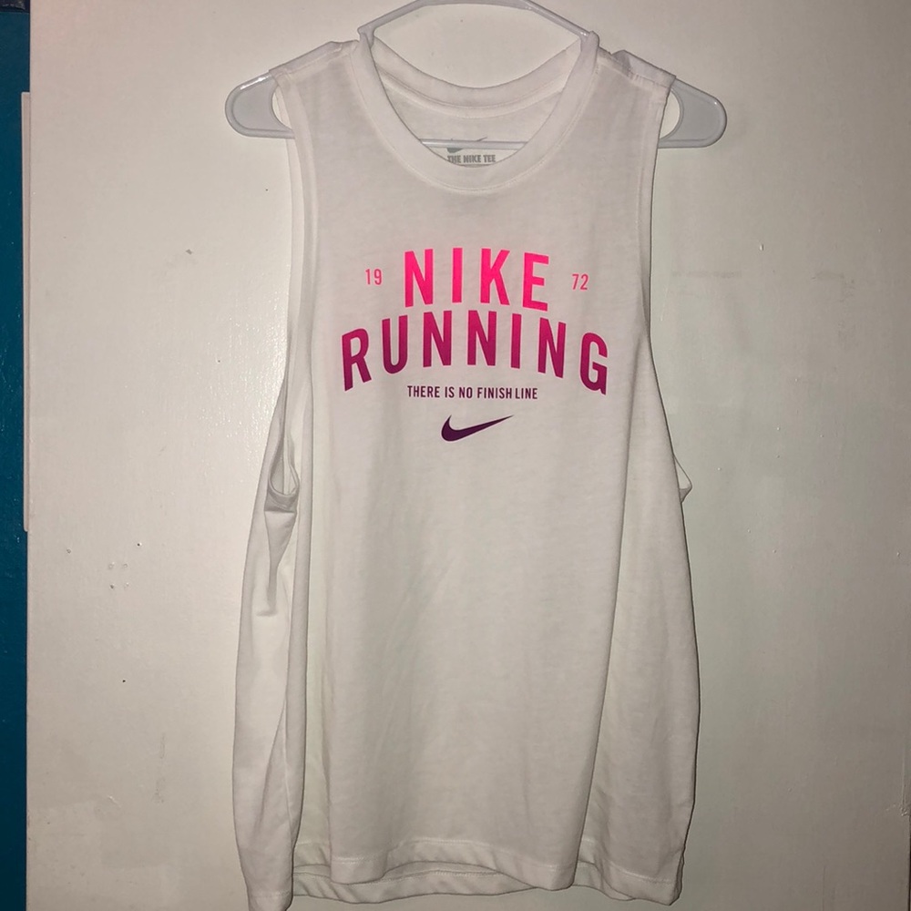 The Nike Tee 💜 EUC